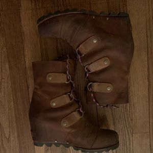Used brown Sorel wedges
